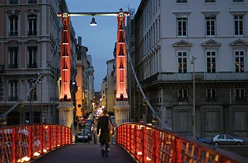 Passerelle St Georges vers les lumières du centre ville - Lyon- © Norbert Pousseur