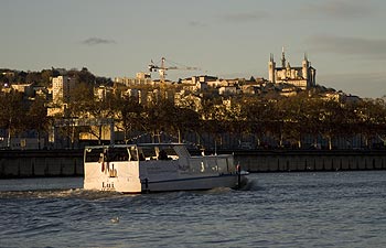 Navigation fluviale sur le Rhône - Lyon- © Norbert Pousseur