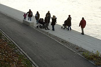 Méditation au bord des flots - Lyon - © Norbert Pousseur