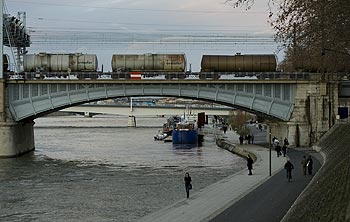 Train de marchandise sur le pont ferroviaire - Lyon - © Norbert Pousseur