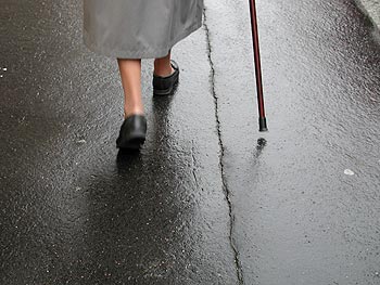 Marche avec une canne - Lyon- © Norbert Pousseur