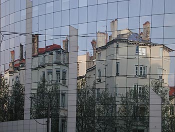 Reflets d'habitations, en centre-ville - Lyon- © Norbert Pousseur