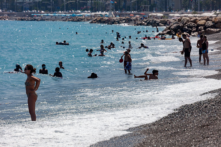 Baignade surveillée - Nice - © Norbert Pousseur