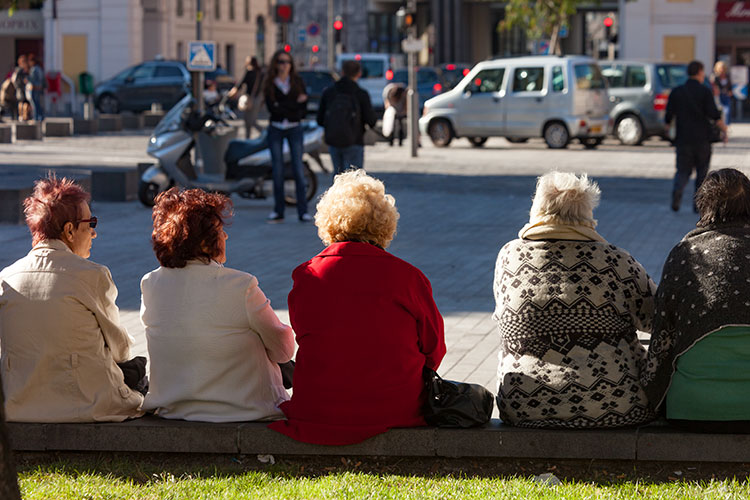 Dames assises - Nice - © Norbert Pousseur