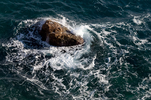 Rocher battu par les vagues - Nice - © Norbert Pousseur Rocher battu par les vagues - Nice - © Norbert Pousseur