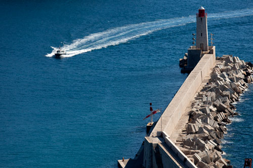 Yacht rentrant au port- Nice - © Norbert Pousseur Yacht rentrant au port- Nice - © Norbert Pousseur