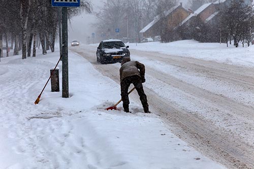 Déneigement le long de la route - Riga - © Norbert Pousseur