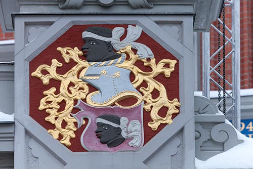Blason à deux têtes noires - Riga - © Norbert Pousseur Blason à deux têtes noires - Riga - © Norbert Pousseur