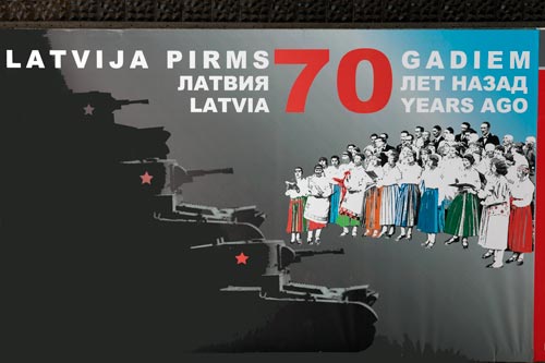 Affiche célébrant l'invasion russe de 1940 - Riga - © Norbert Pousseur