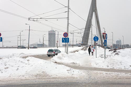 Circulation sous la neige - Riga - © Norbert Pousseur Circulation sous la neige - Riga - © Norbert Pousseur