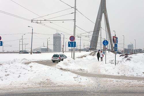 Circulation sous la neige - Riga - © Norbert Pousseur