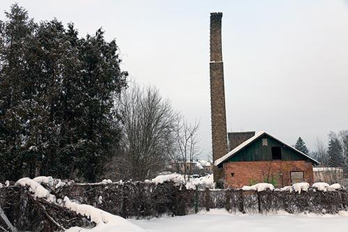 Bâtiment à haute cheminée - Riga - © Norbert Pousseur