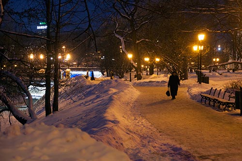 Traversée de parc une nuit d'hiver - Riga - © Norbert Pousseur