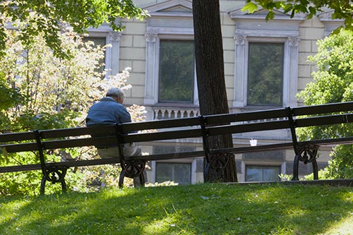 Un banc en été - Riga - © Norbert Pousseur