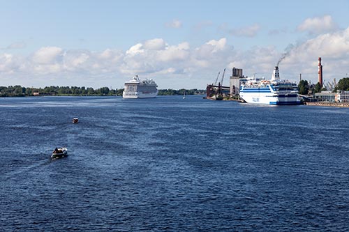 Paquebot, navire et bateaux - Riga - © Norbert Pousseur Paquebot, navire et bateaux - Riga - © Norbert Pousseur