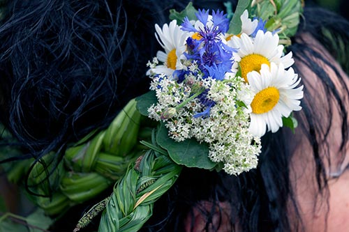 Couronne de fleurs avec lien d'herbes - © Norbert Pousseur