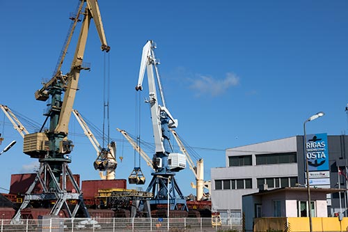 Grues dans le port de Riga - © Norbert Pousseur