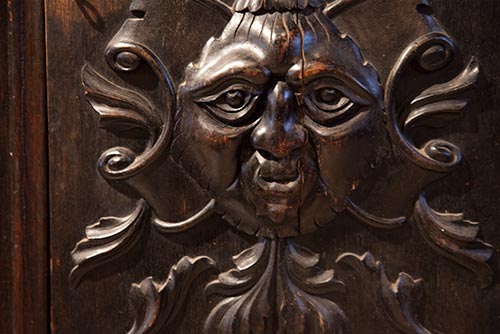 Tête sculptée sur bois - Riga - © Norbert Pousseur
