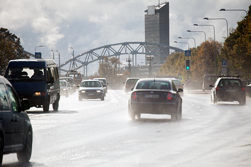 Route sous la pluie - Riga - © Norbert Pousseur