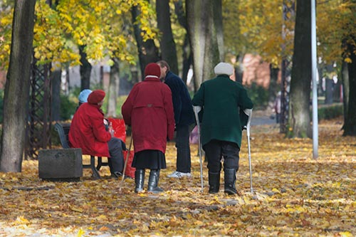 Personnes âgées au parc - Riga - © Norbert Pousseur