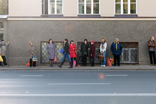 En attendant le bus - Riga - © Norbert Pousseur