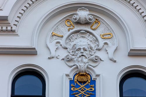 Façade 1900 en or et bleu - Riga - © Norbert Pousseur