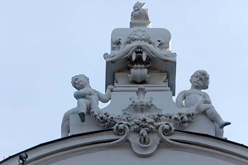 Monstre et angelots - Riga - © Norbert Pousseur