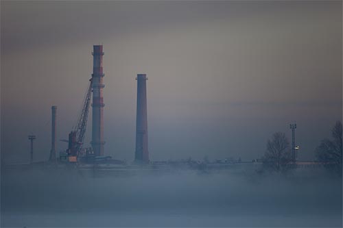 Cheminées d'usine près du port - Riga - © Norbert Pousseur