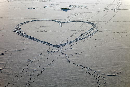 Coeur tracé dans la neige - Riga - © Norbert Pousseur
