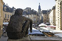 Contemplant le jour de marché - Sarlat - © Norbert Pousseur