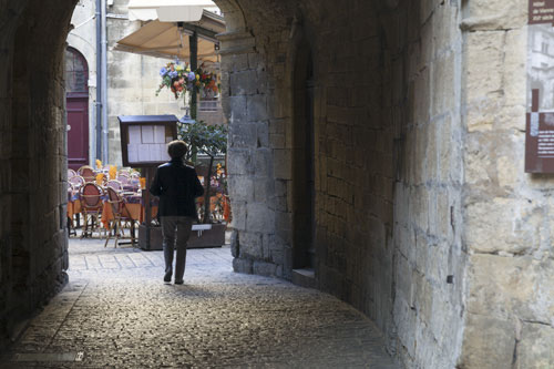 Un passage vers une restaurant - Sarlat - © Norbert Pousseur