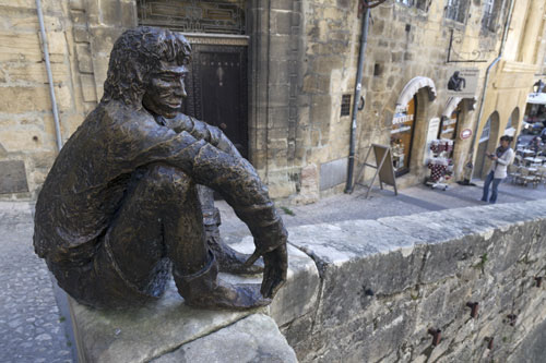 Le Badaud de Gérard Auliac sur son muret - Sarlat - © Norbert Pousseur