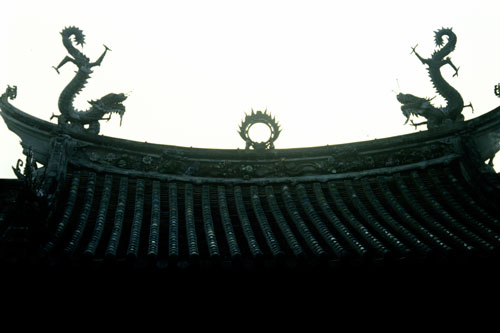 © Norbert Pousseur - Dragons sur toit de temple chinois