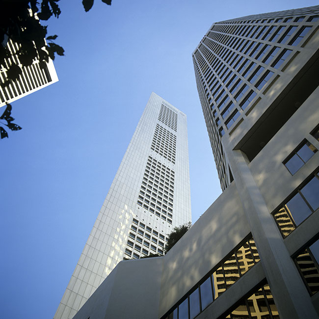 Concrete and small windows in the Singapore Towers in 1989 - © Norbert Pousseur Concrete and small windows in the Singapore Towers in 1989 - © Norbert Pousseur
