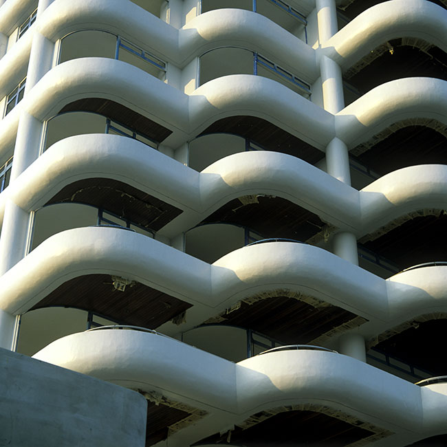 Curved terraces under construction in Singapore - © Norbert Pousseur Curved terraces under construction in Singapore - © Norbert Pousseur