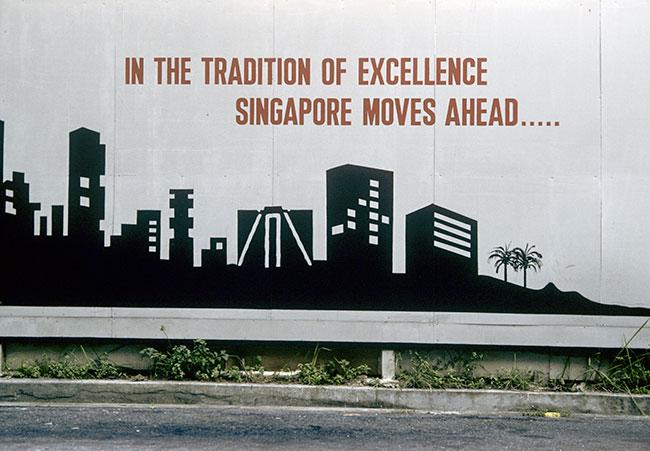 Singapore billboard: build and move forward - © Norbert Pousseur Singapore billboard: build and move forward - © Norbert Pousseur