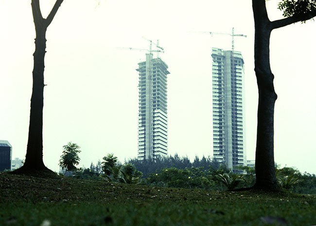 High-rise buildings under construction in Singapore - © Norbert Pousseur High-rise buildings under construction in Singapore - © Norbert Pousseur