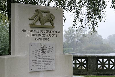 Aux martyrs de 1943 du ghetto de Varsovie - St Quentin dans l'Aisne - © Norbert Pousseur