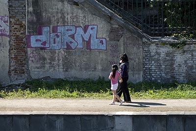 Promenade au bord du canal - St Quentin dans l'Aisne - © Norbert Pousseur