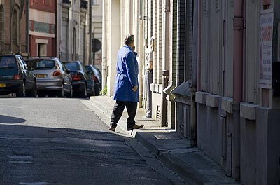 Homme au tablier bleu - St Quentin dans l'Aisne - © Norbert Pousseur