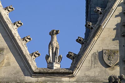 Statue de chien dressé - St Quentin dans l'Aisne - © Norbert Pousseur
