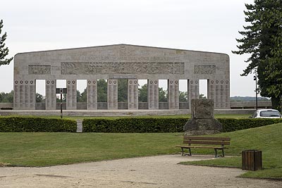 Le monument aux morts - St Quentin dans l'Aisne - © Norbert Pousseur