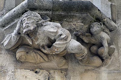 Homme se tordant de douleur - St Quentin dans l'Aisne - © Norbert Pousseur