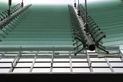 Façade à lamelles de verre - Brugg en Suisse - © Norbert Pousseur