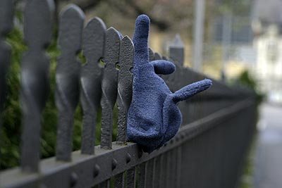 Gant bleu abandonné - Brugg en Suisse - © Norbert Pousseur