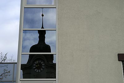 Reflet de clocher d'église - Brugg en Suisse - © Norbert Pousseur