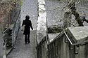 Jeune femme sur ruelle pavée - Aarau - © Norbert Pousseur