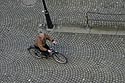 Vélo sur rue pavée - Aarau - © Norbert Pousseur