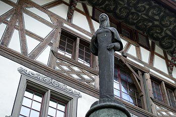 Statue féminine - Aarau - © Norbert Pousseur