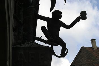 enseigne au singe buveur - Aarau - © Norbert Pousseur